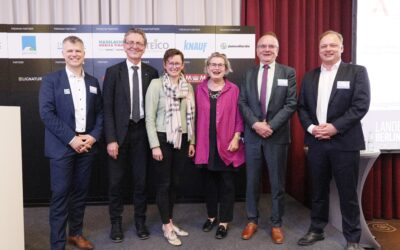 Holzbaupreis Berlin-Brandenburg 2025: Minister Tabbert und Senator Gaebler prämieren sieben zukunftsweisende Holzbauten