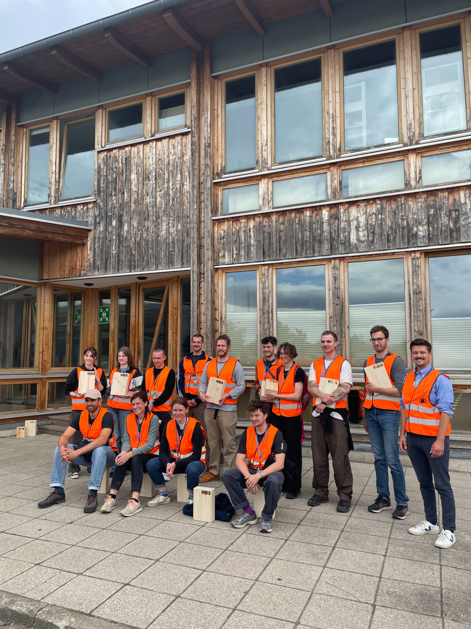Gruppe des Holzbauclusters beim Werksbesuch bei HBS Berga